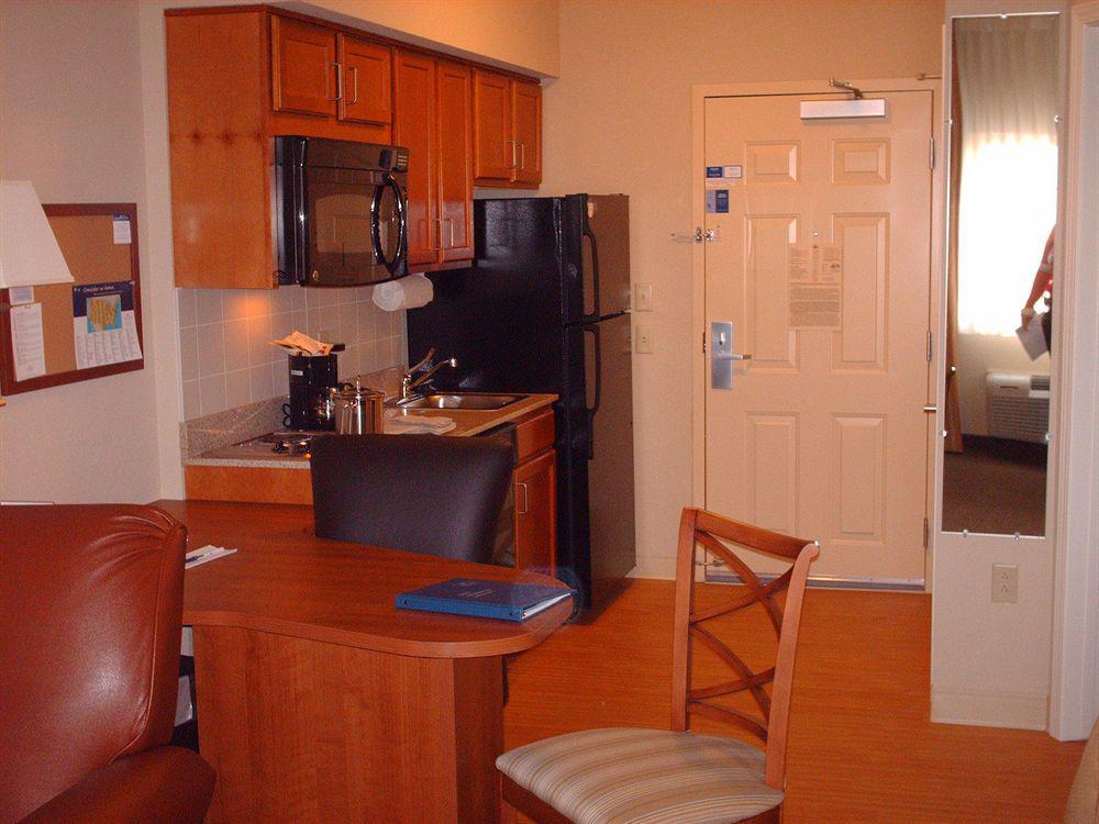 Candlewood Suites Warner Robins By Ihg Ruang foto
